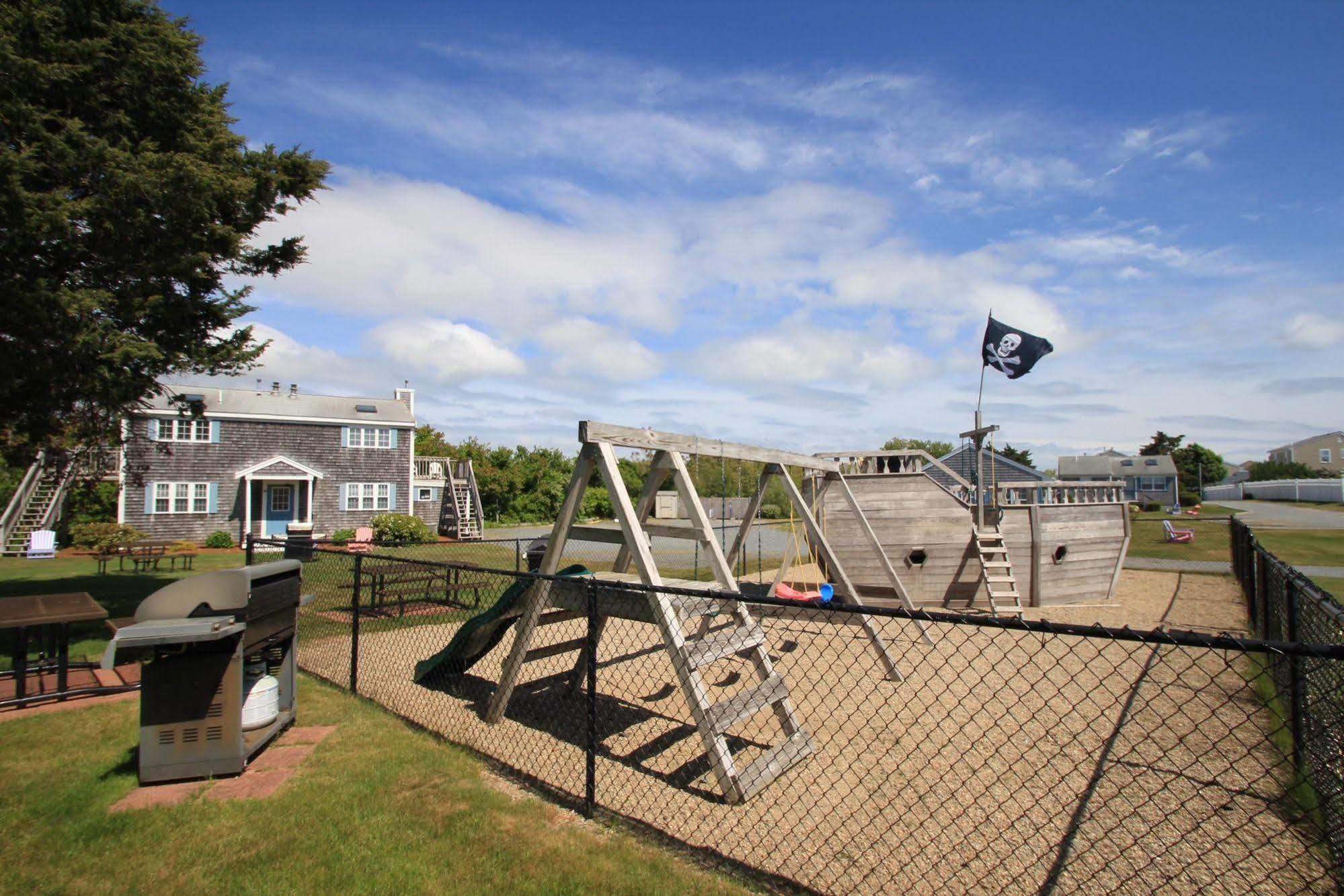 Colonial Acres Resort West Yarmouth Exterior photo